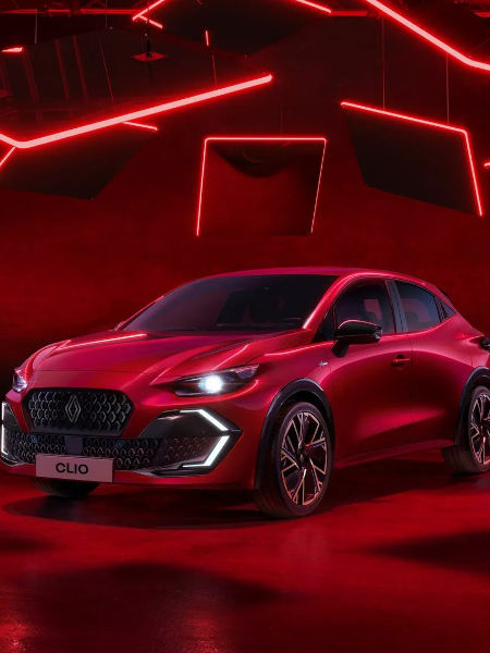 YENİ RENAULT CLIO NİSAN AYINA ÖZEL TAKAS DESTEĞİ İLE BİRLİKTE