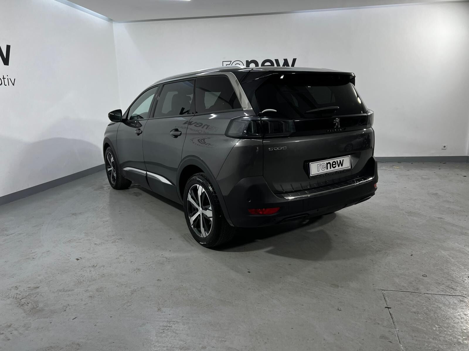 2023 Peugeot 5008