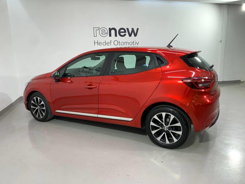 renault-clio-1-90-461716-3427325.jpeg