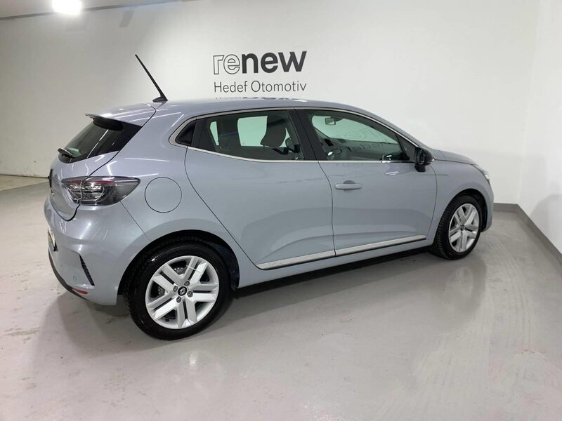 renault-clio-1-90-466389-3456459.jpeg
