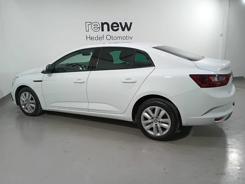 renault-megane-1-90-470679-3483158.jpeg