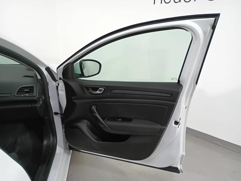renault-megane-1-90-470679-3483147.jpeg