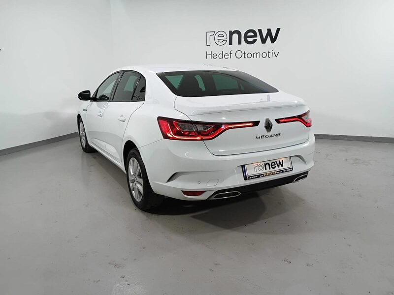 renault-megane-1-90-470679-3483169.jpeg