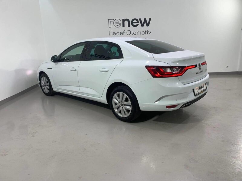 renault-megane-1-90-458763-3407246.jpeg