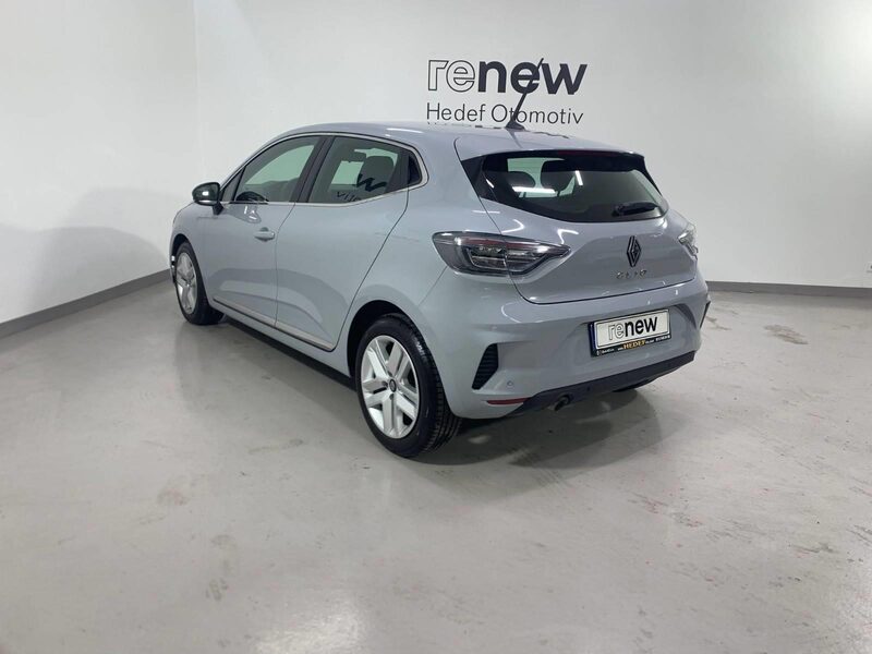 renault-clio-1-90-466388-3456425.jpeg