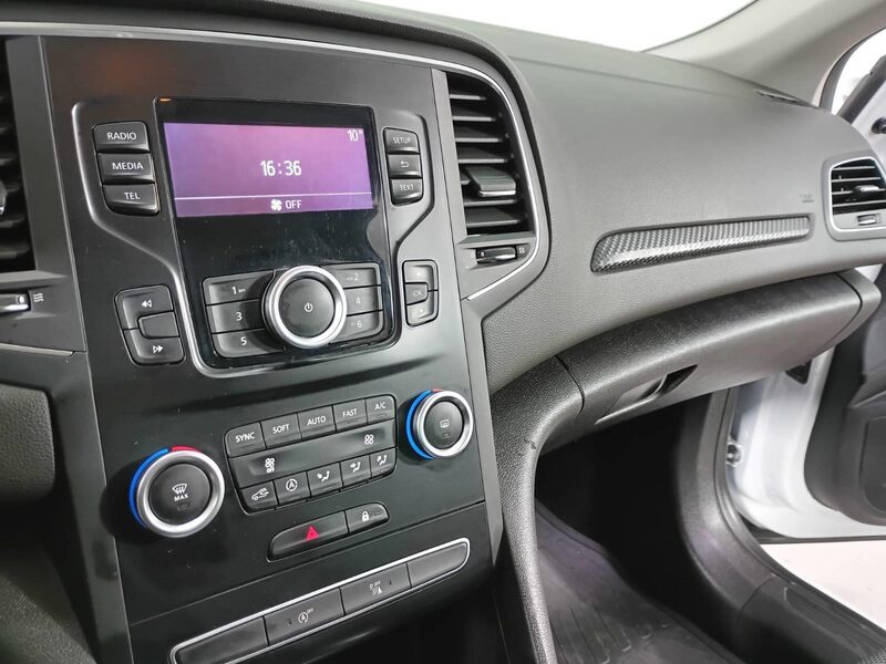 renault-megane-1-90-470679-3483138.jpeg