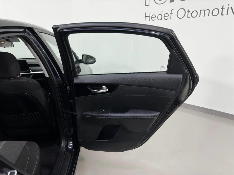 kia-cerato-1-90-462848-3433970.jpeg