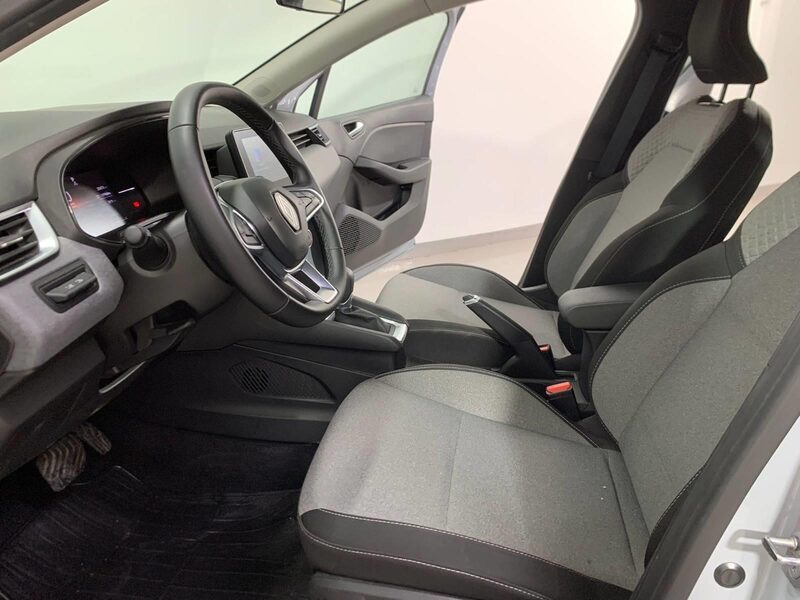 renault-clio-1-90-466389-3456453.jpeg