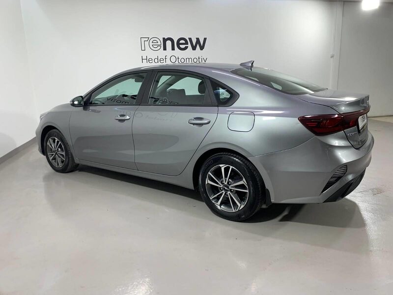 kia-cerato-1-90-464232-3444017.jpeg