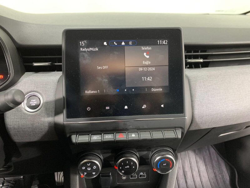 renault-clio-1-90-466361-3456323.jpeg