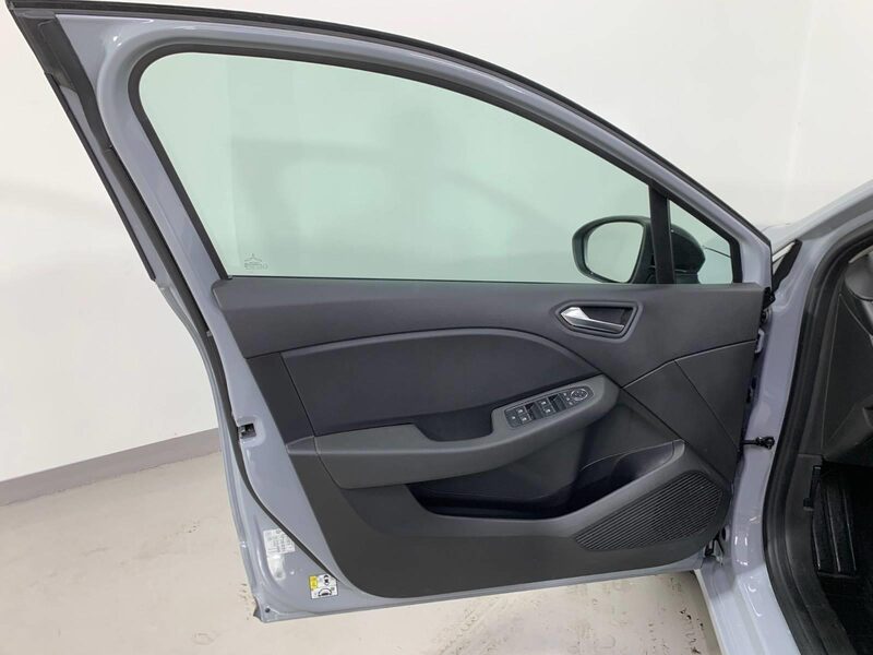 renault-clio-1-90-466389-3456461.jpeg