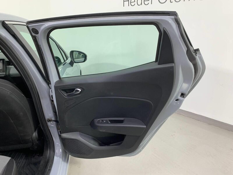renault-clio-1-90-466389-3456452.jpeg