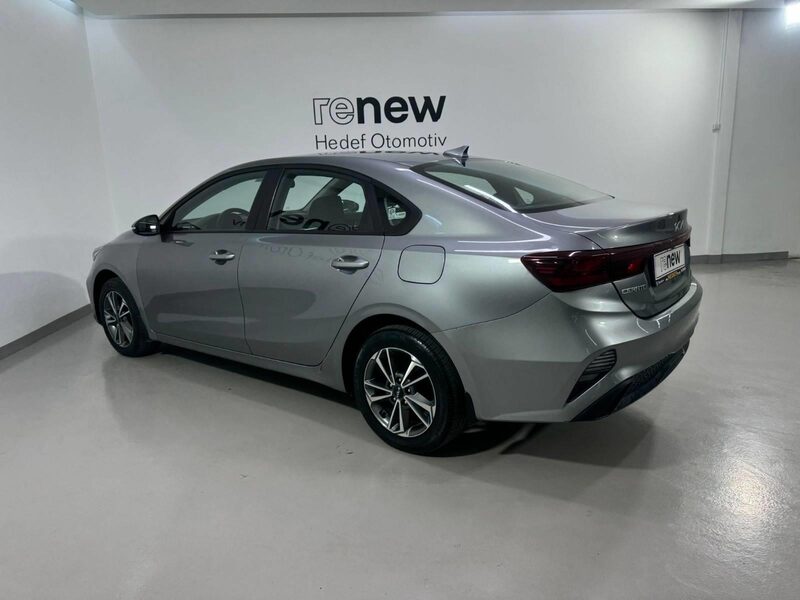 kia-cerato-1-90-461566-3426047.jpeg
