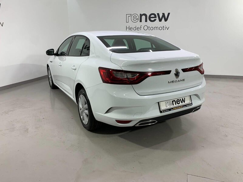 renault-megane-1-90-458603-3406146.jpeg