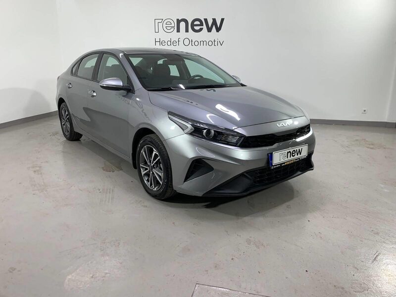 kia-cerato-1-90-467753-3465348.jpeg