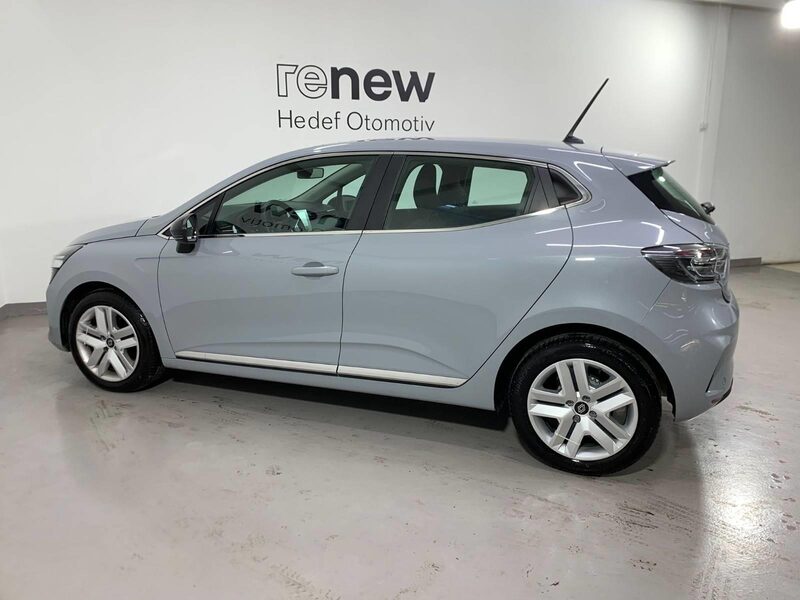 renault-clio-1-90-466389-3456483.jpeg