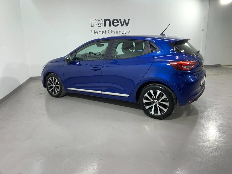 renault-clio-1-90-470393-3481068.jpeg