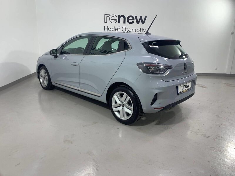 renault-clio-1-90-466388-3456422.jpeg
