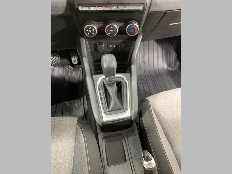 renault-clio-1-90-466389-3456473.jpeg