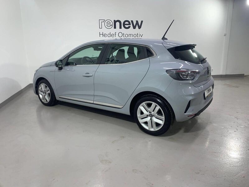 renault-clio-1-90-466388-3456417.jpeg