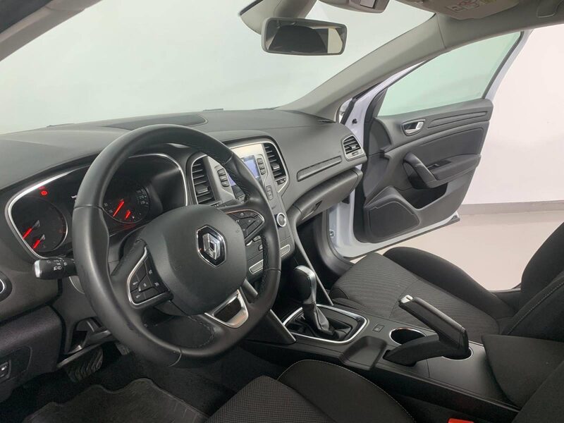 renault-megane-1-90-458763-3407266.jpeg