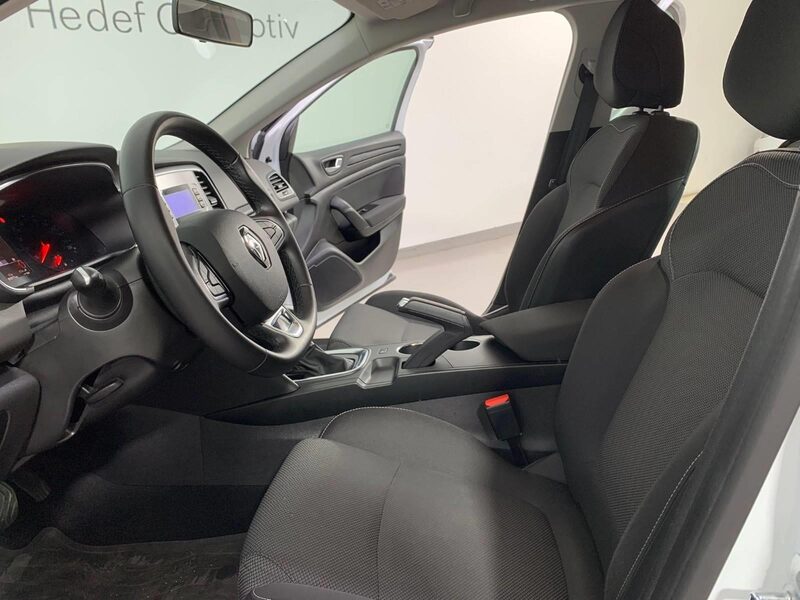 renault-megane-1-90-458603-3406152.jpeg