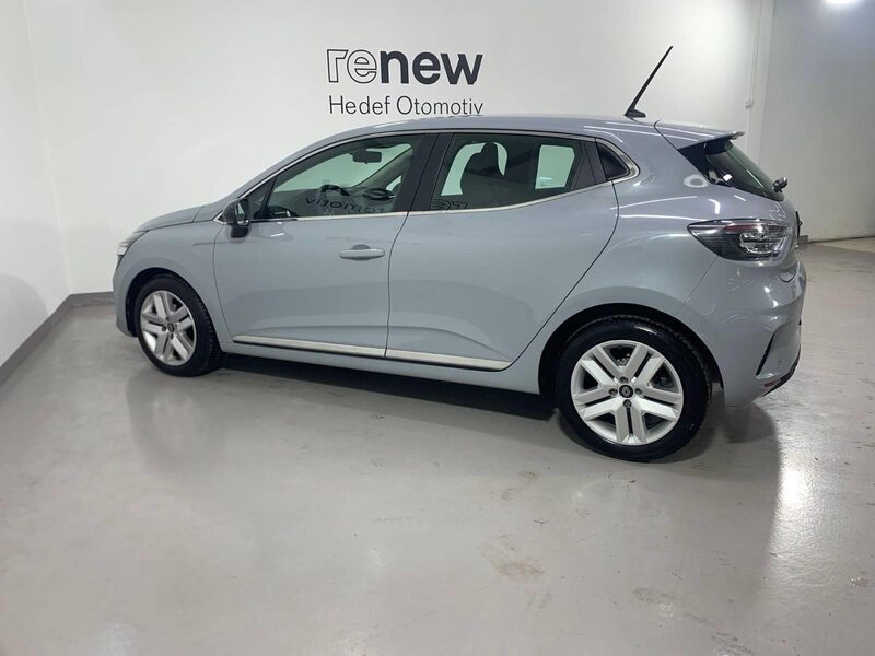 renault-clio-1-90-466388-3456426.jpeg