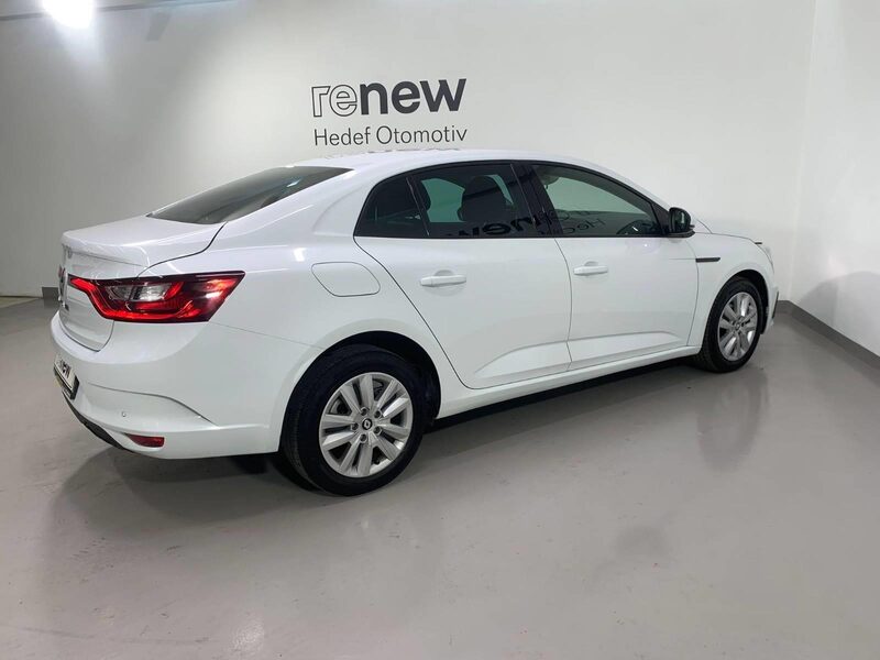 renault-megane-1-90-458763-3407245.jpeg
