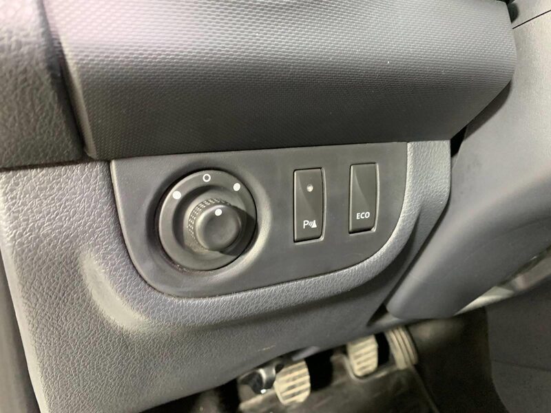 renault-symbol-1-90-455411-3388868.jpeg