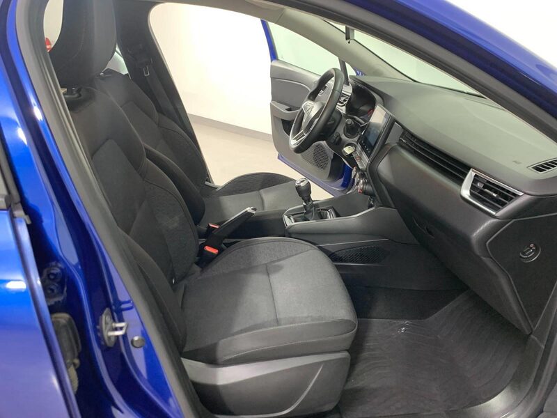 renault-clio-1-90-470393-3481079.jpeg