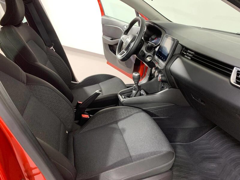 renault-clio-1-90-461716-3427328.jpeg