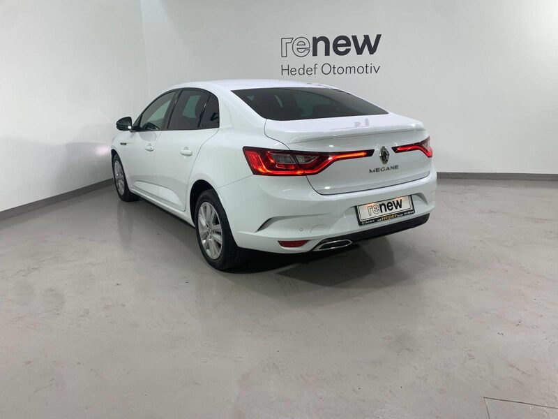 renault-megane-1-90-458763-3407263.jpeg