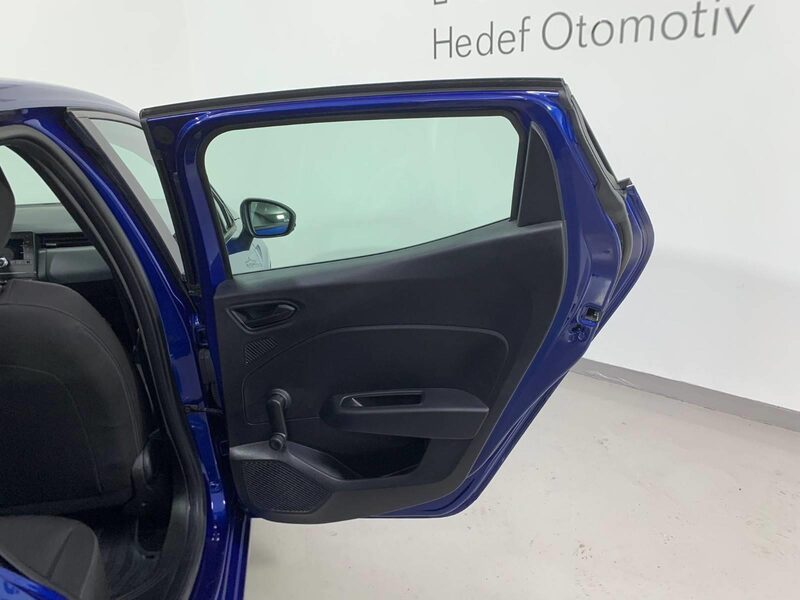 renault-clio-1-90-470353-3480570.jpeg