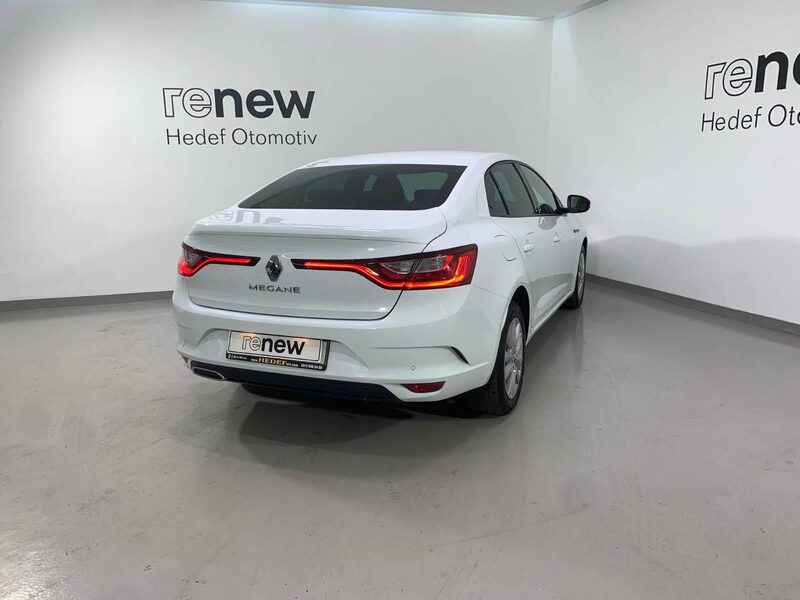 renault-megane-1-90-458763-3407264.jpeg