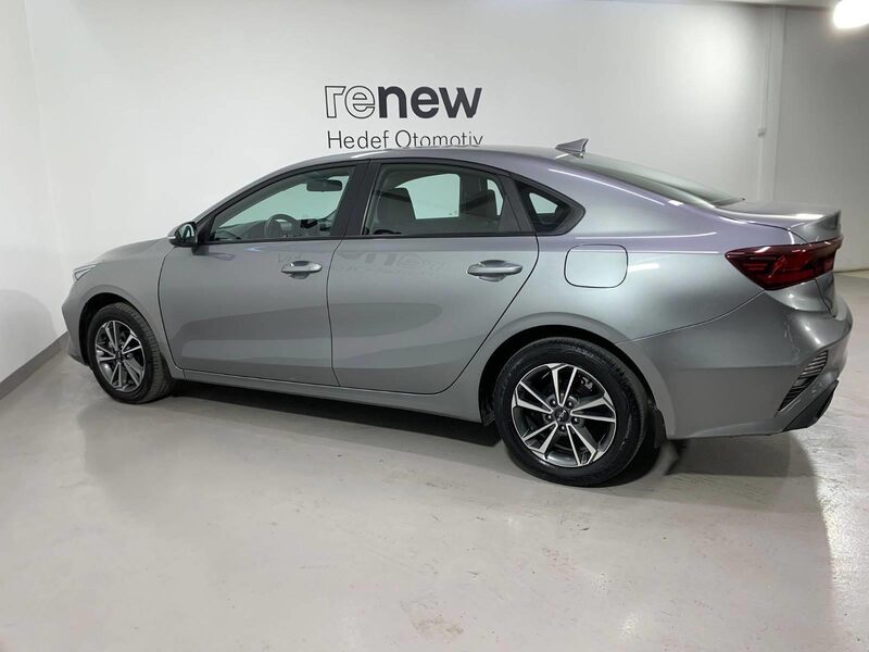 kia-cerato-1-90-467753-3465344.jpeg