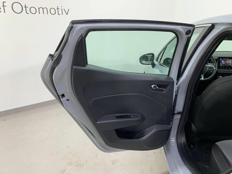 renault-clio-1-90-466389-3456456.jpeg
