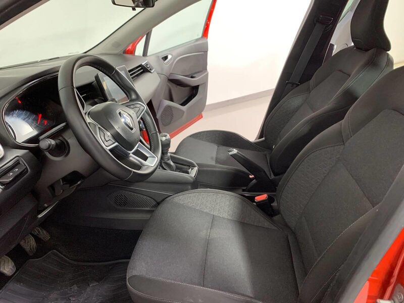 renault-clio-1-90-461716-3427330.jpeg
