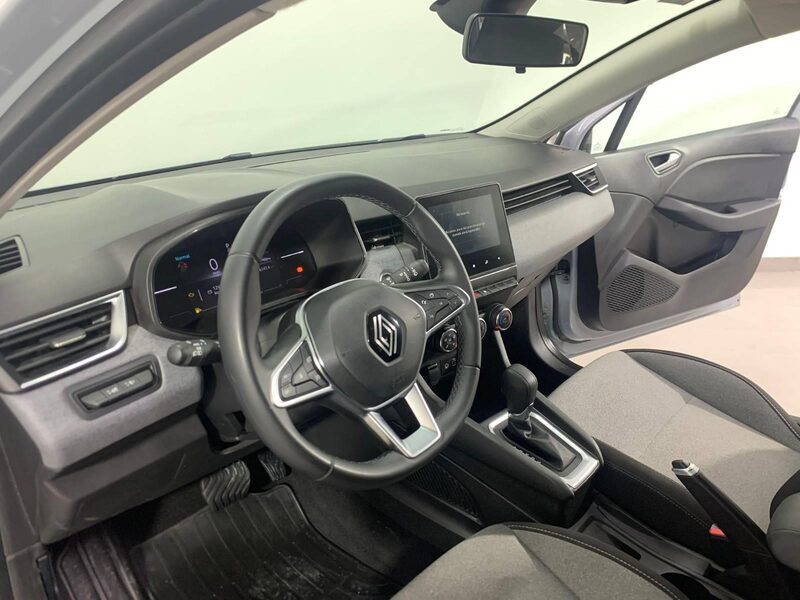 renault-clio-1-90-466388-3456429.jpeg