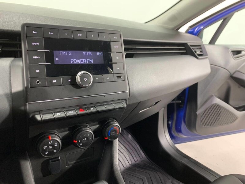 renault-clio-1-90-470353-3480585.jpeg