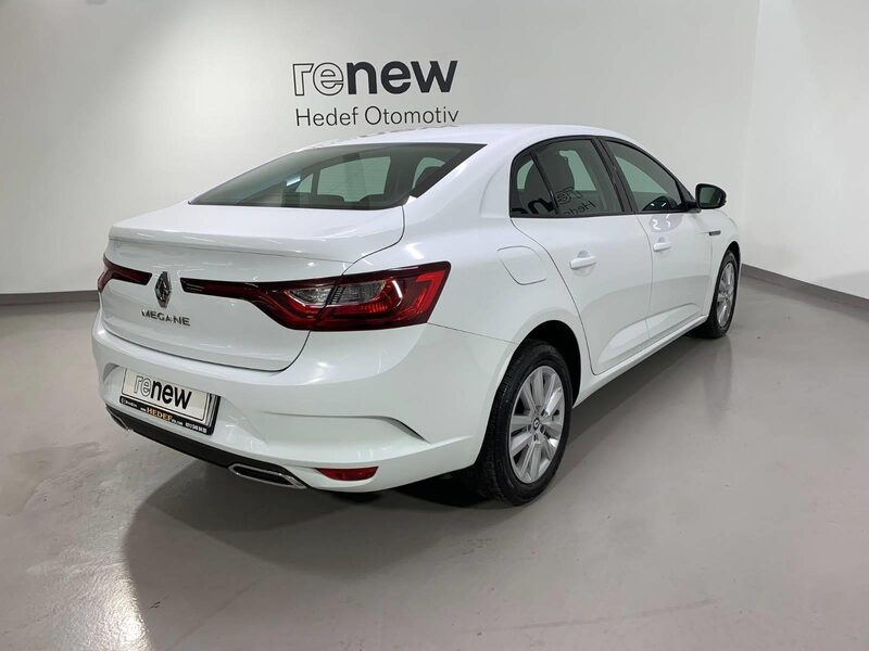 renault-megane-1-90-458603-3406138.jpeg