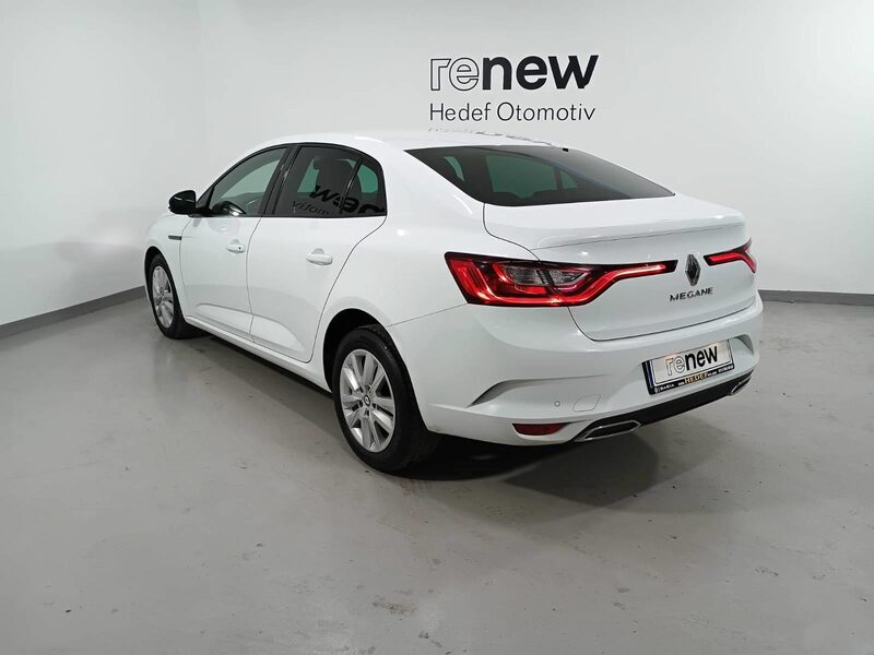 renault-megane-1-90-470679-3483144.jpeg