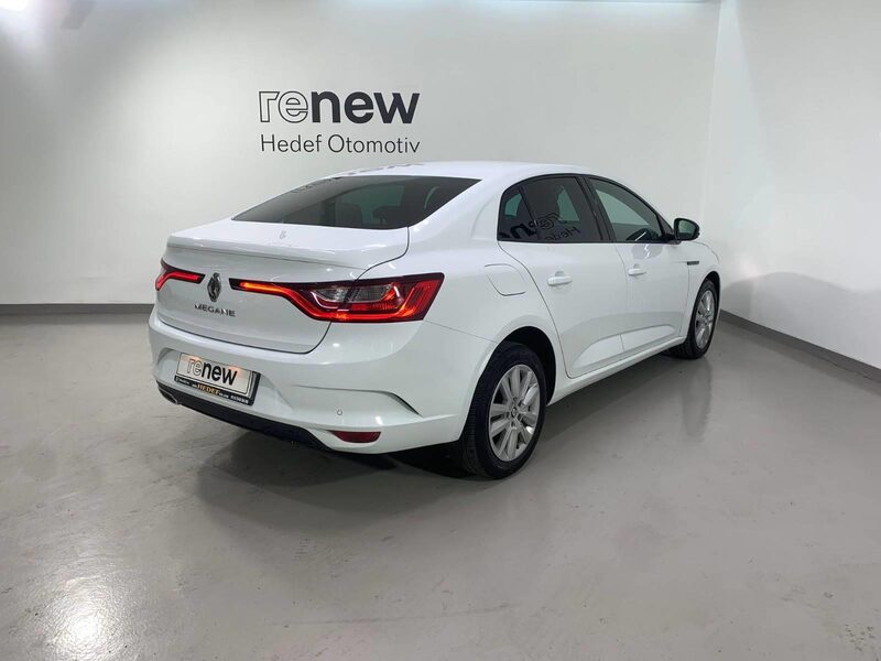 renault-megane-1-90-458763-3407244.jpeg