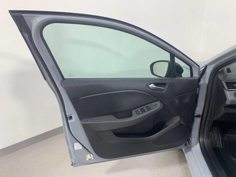 renault-clio-1-90-466388-3456433.jpeg