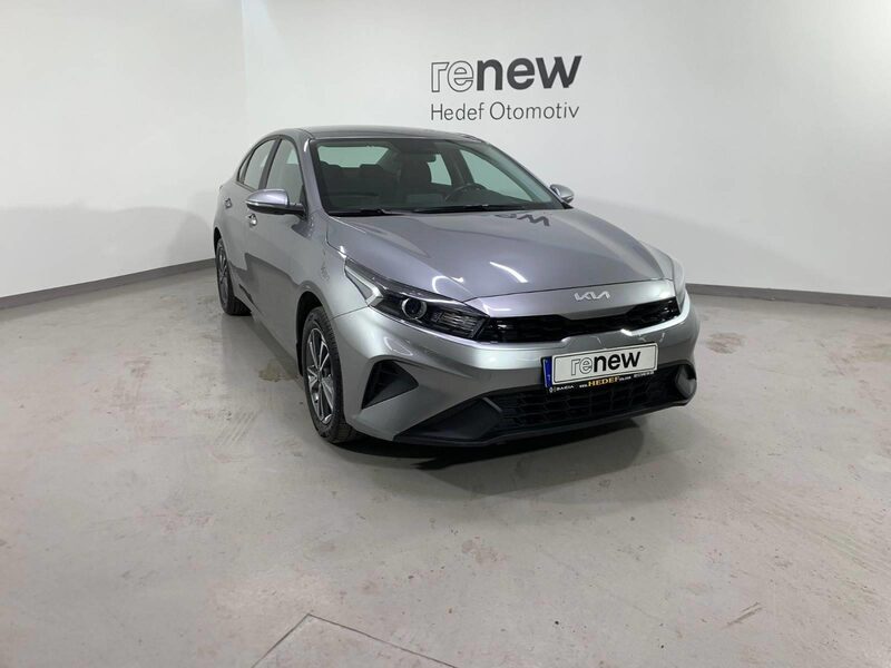 kia-cerato-1-90-467753-3465347.jpeg
