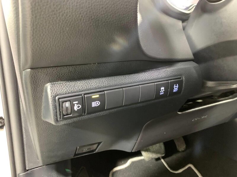 toyota-corolla-1-90-467091-3460960.jpeg