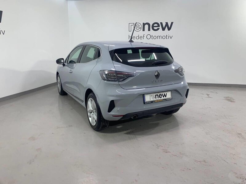 renault-clio-1-90-466388-3456418.jpeg