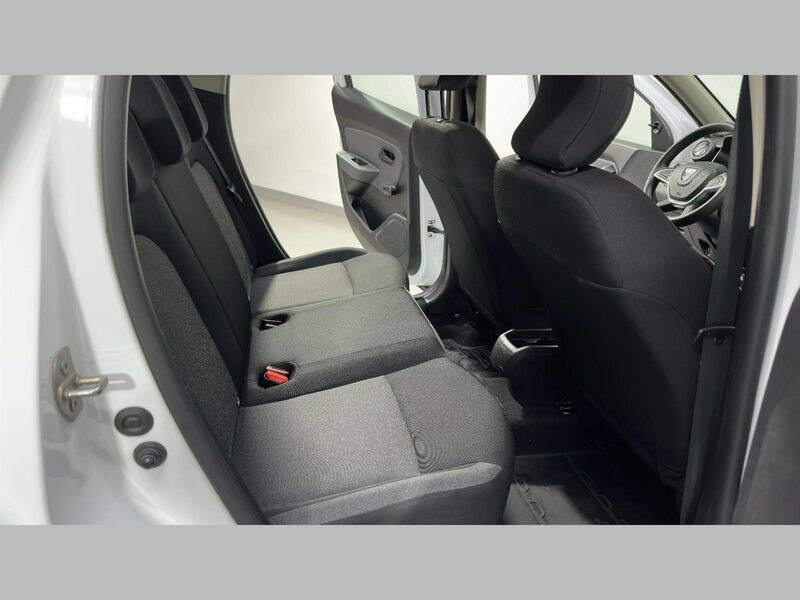 dacia-duster-1-90-462833-3433715.jpeg