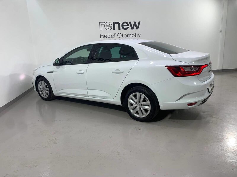 renault-megane-1-90-458763-3407250.jpeg