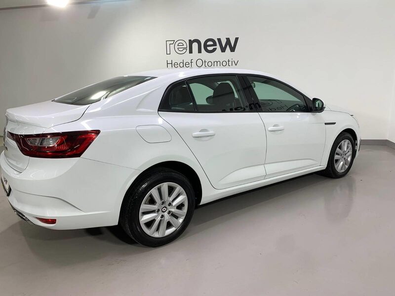 renault-megane-1-90-458603-3406160.jpeg