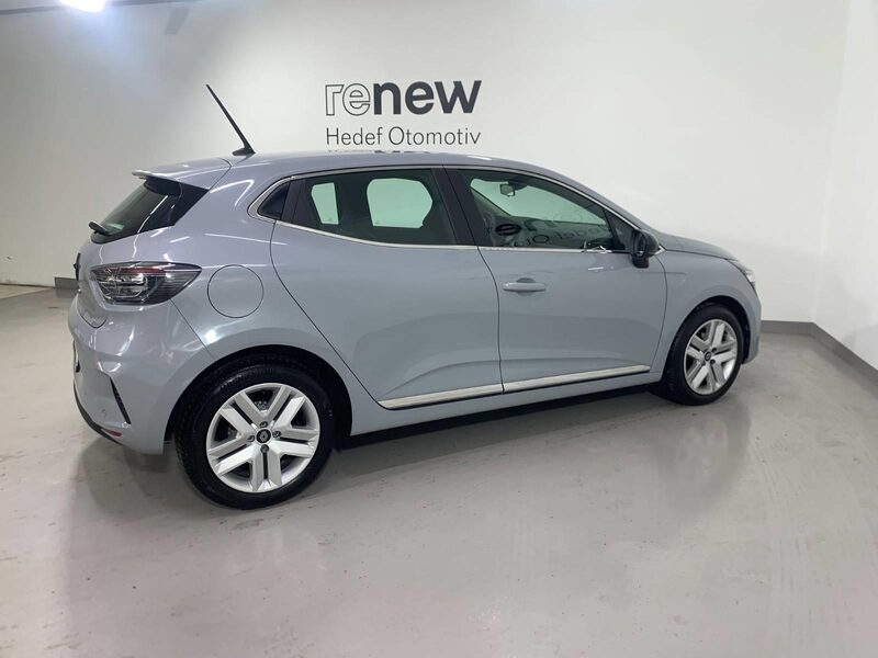renault-clio-1-90-466388-3456427.jpeg